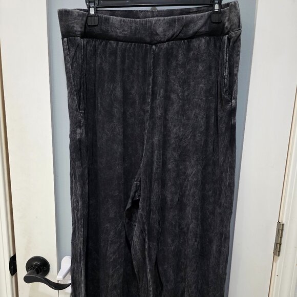 Torrid Women’s Gaucho Pants Size 1 Black Cropped Wide Leg Stretch Plus Size - Picture 1 of 10